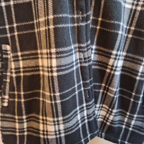 Sage Collective sherpa and flannel shacket - Picture 2 of 5